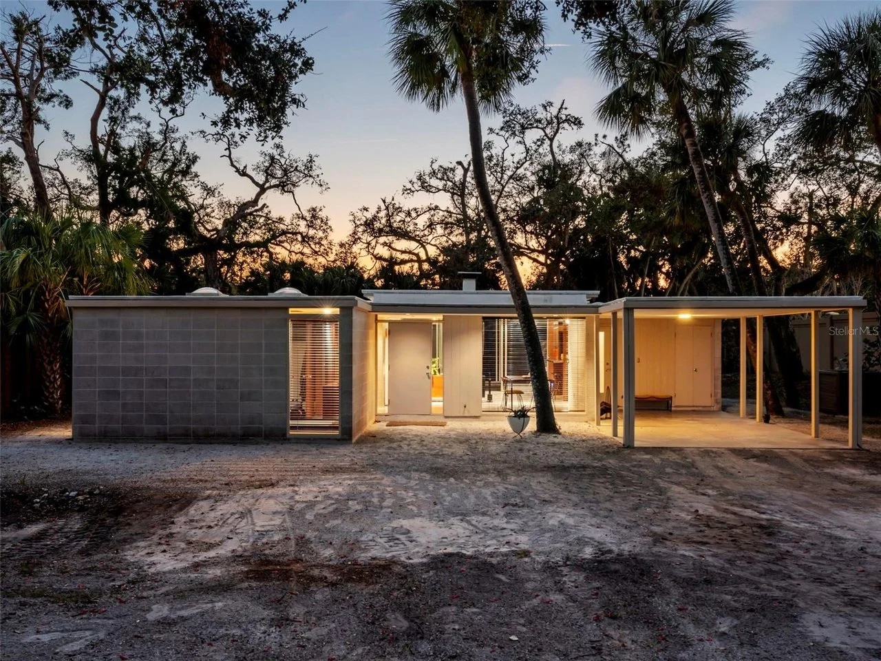 The 1959 Lu Andrews III Residence by Ralph Twitchell - $1,000,000