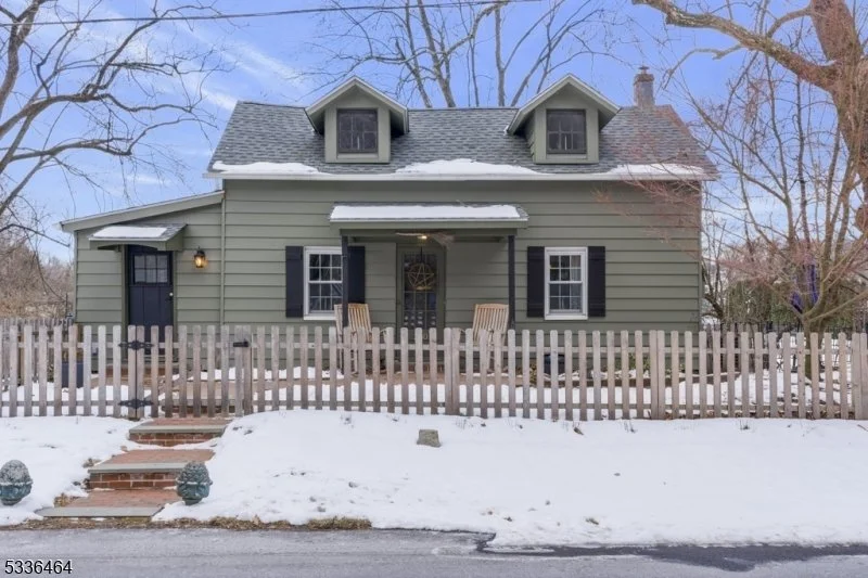 An 1834 Lock House in Pohatcong Township, NJ - $275,000