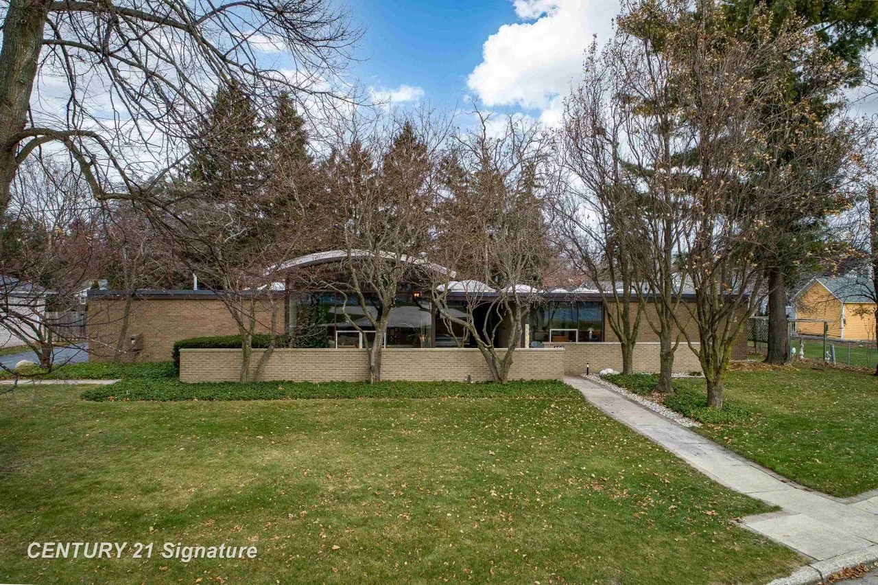 A MCM in Bay City, MI - $650,000