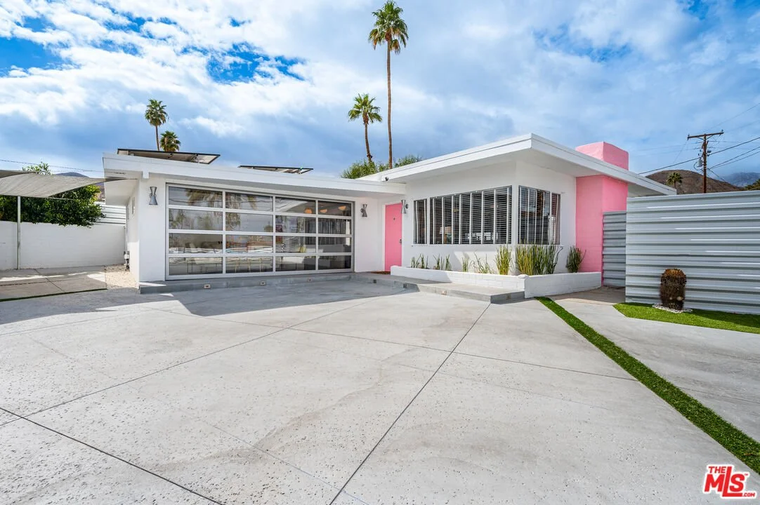 A MCM in Cathedral City, CA - $690,000