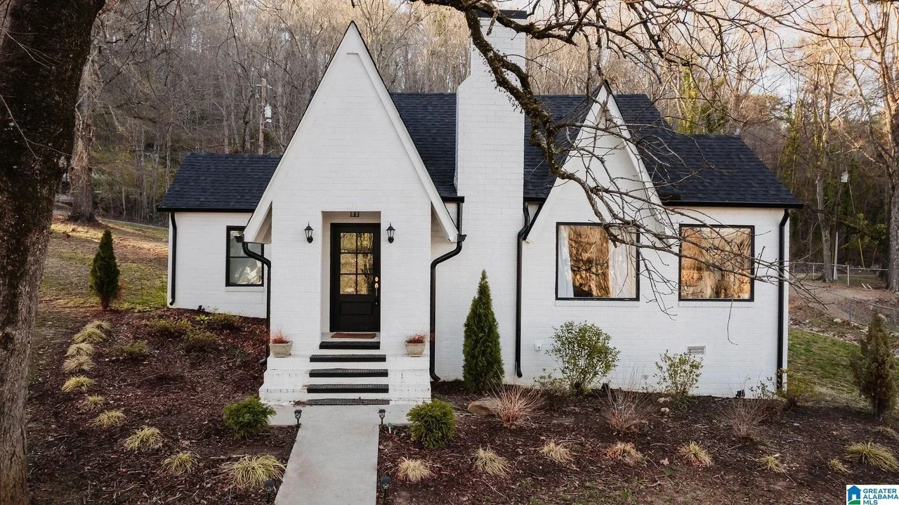 An Updated 1940s Home in Oneonta, AL - $345,000