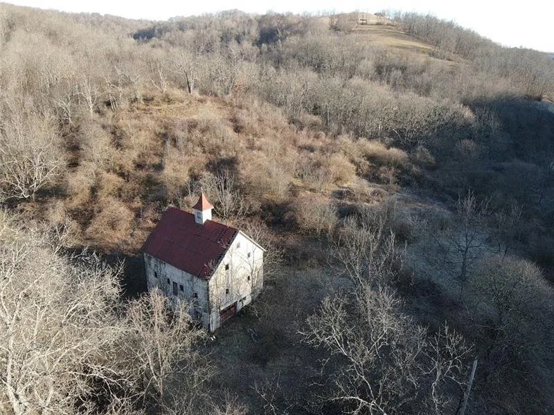 An Old Barn on 177 Acres in Freeport, PA - $450,000