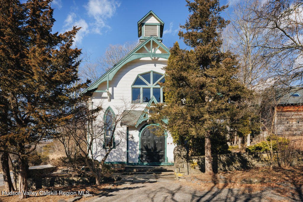 An 1883 Church &amp; Rectory in Saugerties, NY - $1,375,000