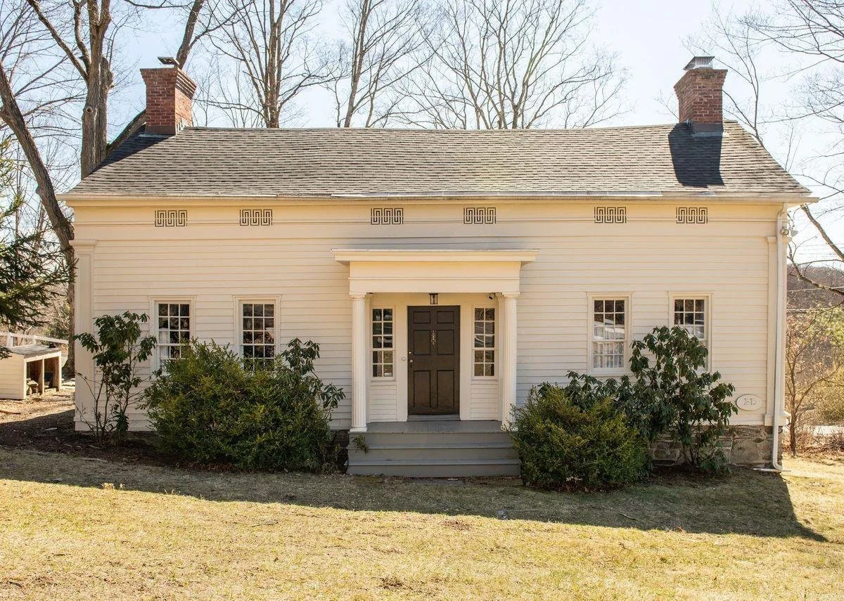 An 1815 Eyebrow Colonial on 1 Acre - $735,000
