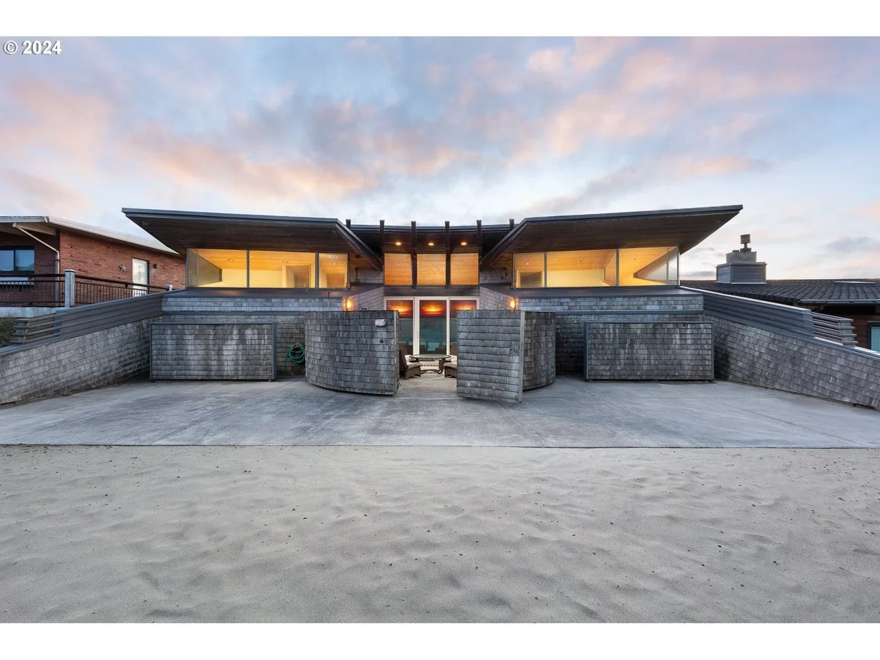 A Robert Harvey Oschatz Design in Pacific City, OR - $1,765,000