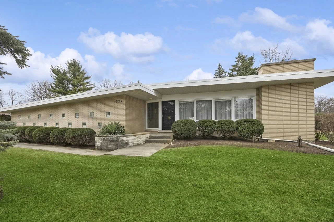 A Time Capsule in Palatine, IL - $400,000