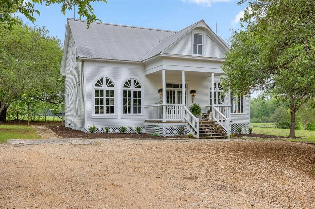 Over an Acre in Fayetteville, TX - $745,000