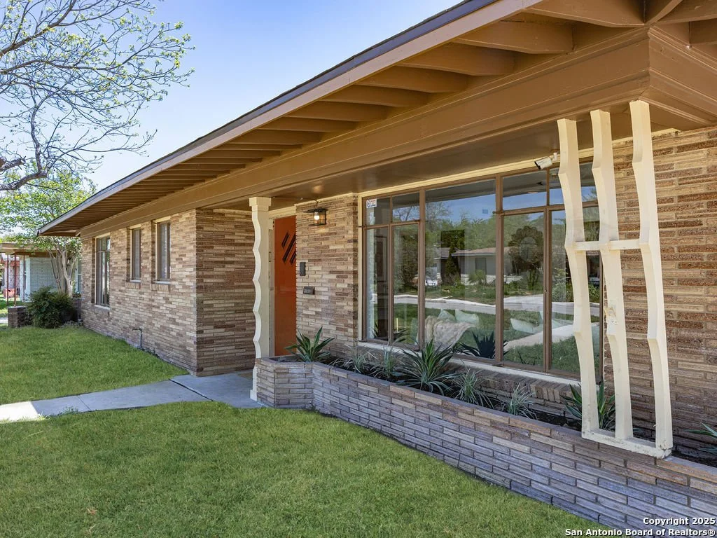 Mid-Century Ranch in San Antonio, TX - $382,000