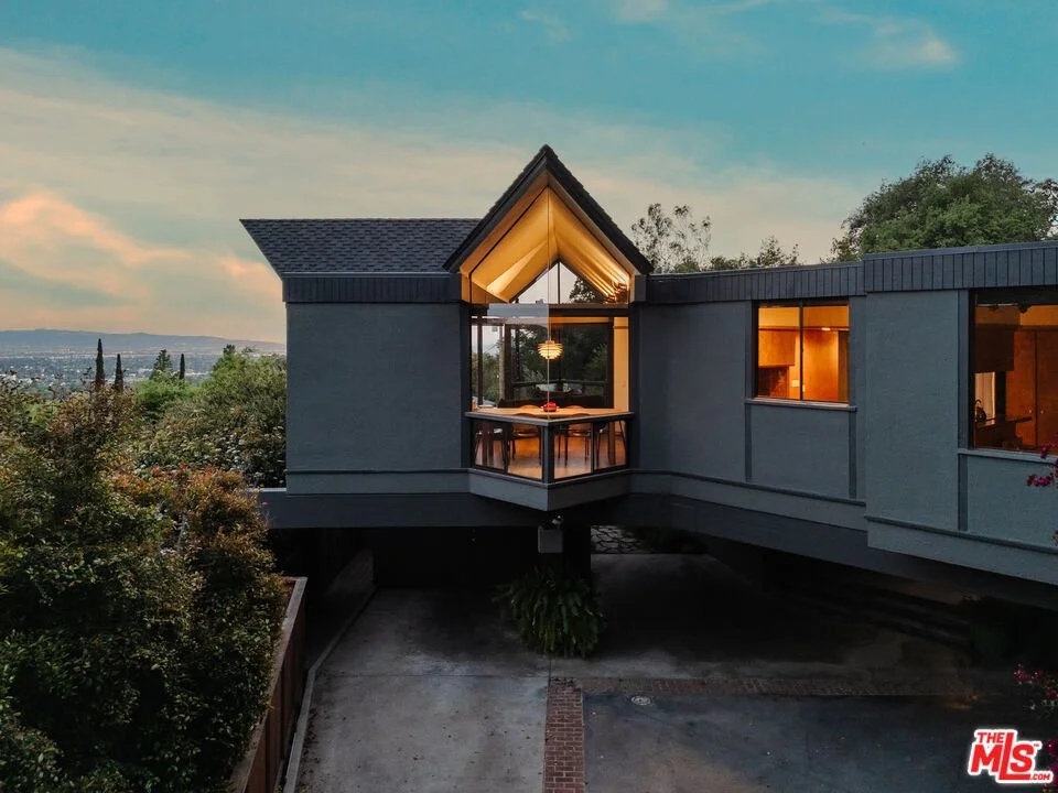 A Dramatic Design in Sierra Madre, CA - $1,985,000