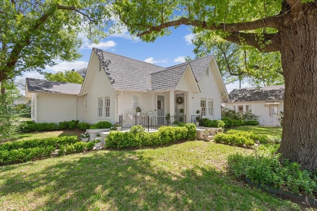 A Sweet Cottage in McGregor, TX - $427,000