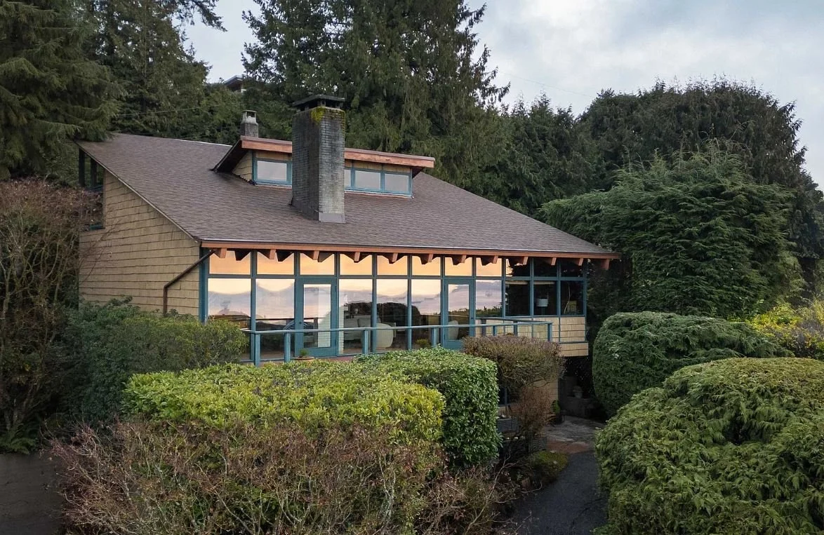 The 1951 Buckland House in West Vancouver, BC - C$3,485,000