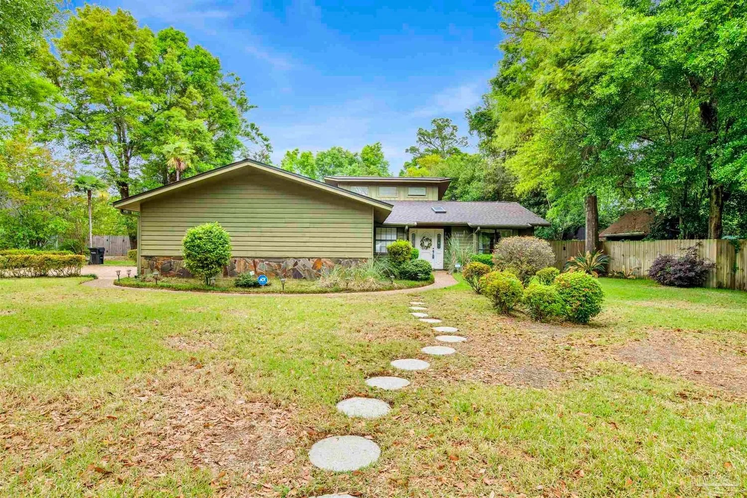 An 80's Baby in Pensacola, FL - $288,000