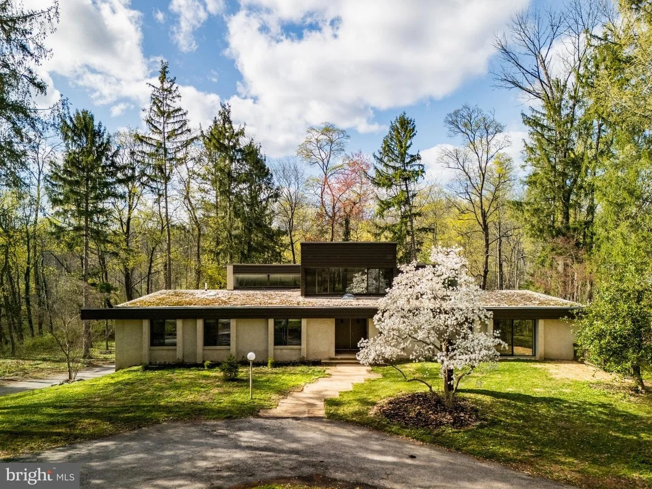 An Irwin Stein Design on 2.65 Acres - $2,200,000