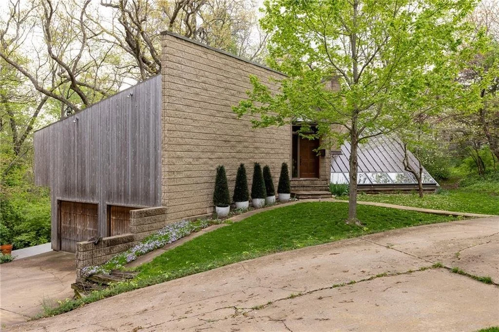 A Serene Setting in Shawnee, KS - $800,000