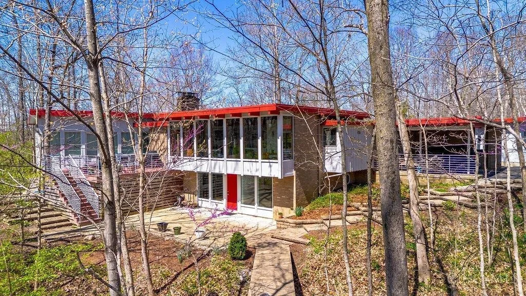 Mid-Century Modern in Oxford, OH - 499,000