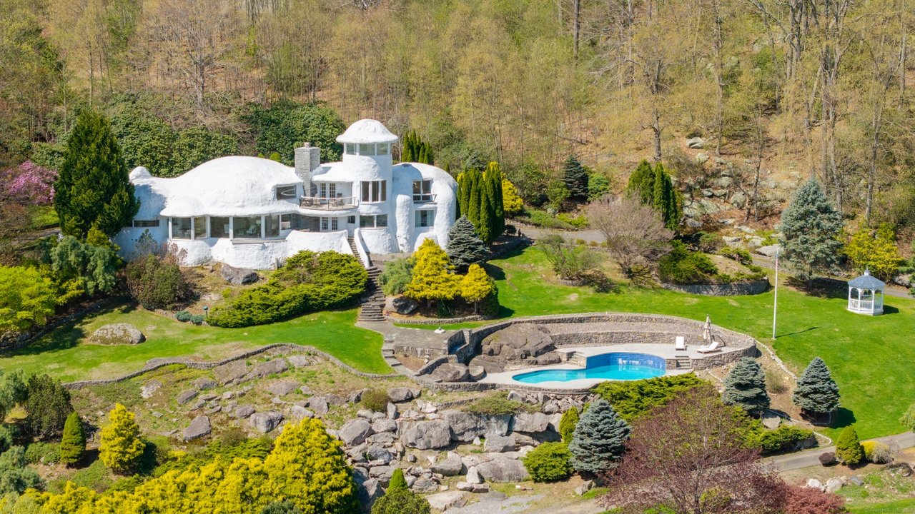Starcastle by Architect Roy Mason - $1,500,000