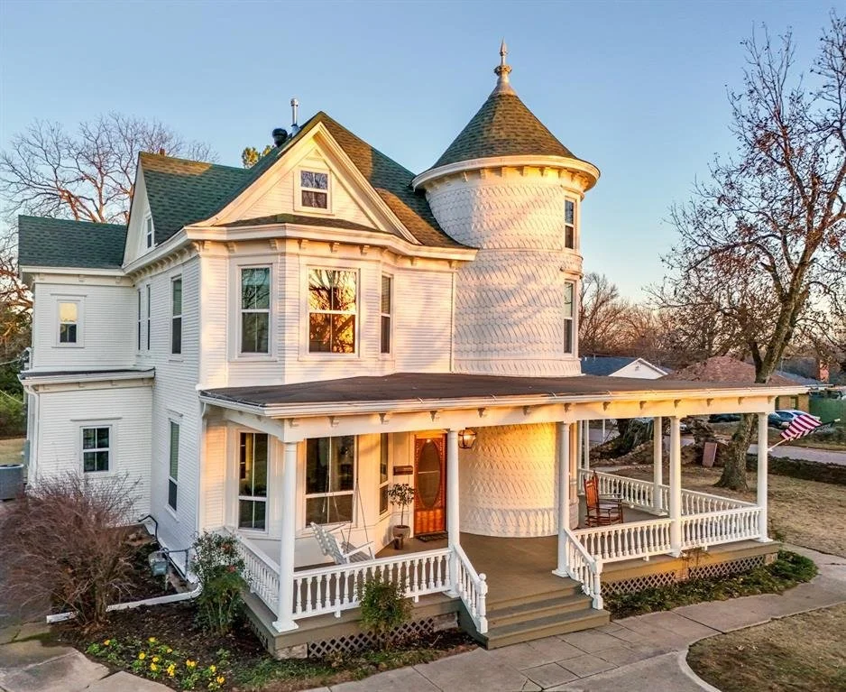 A Queen Anne Farmhouse &amp; ADU - $575,000