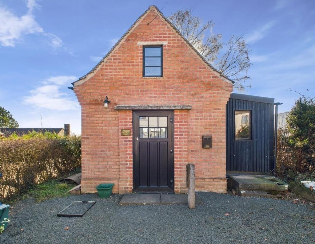 A Historic Home in Hulland Ward, England - £215,000