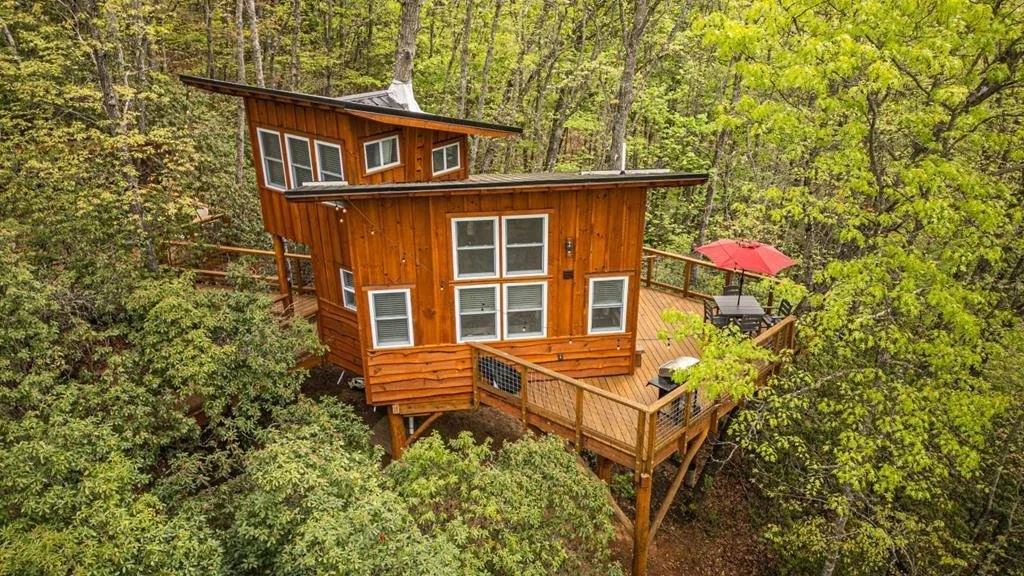 A Treehouse in Bryson City, NC - $615,000