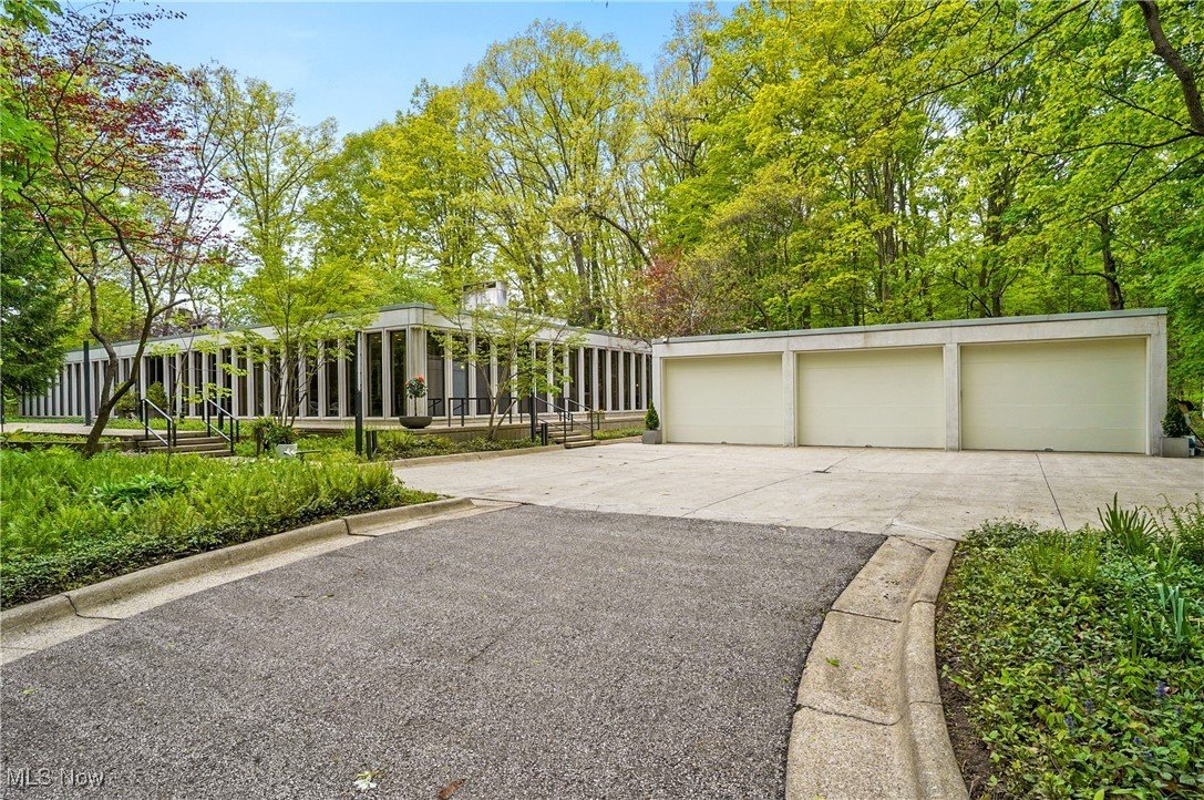 A 1968 Harvey Stubsjoen Design in Stow, OH - $1,500,000