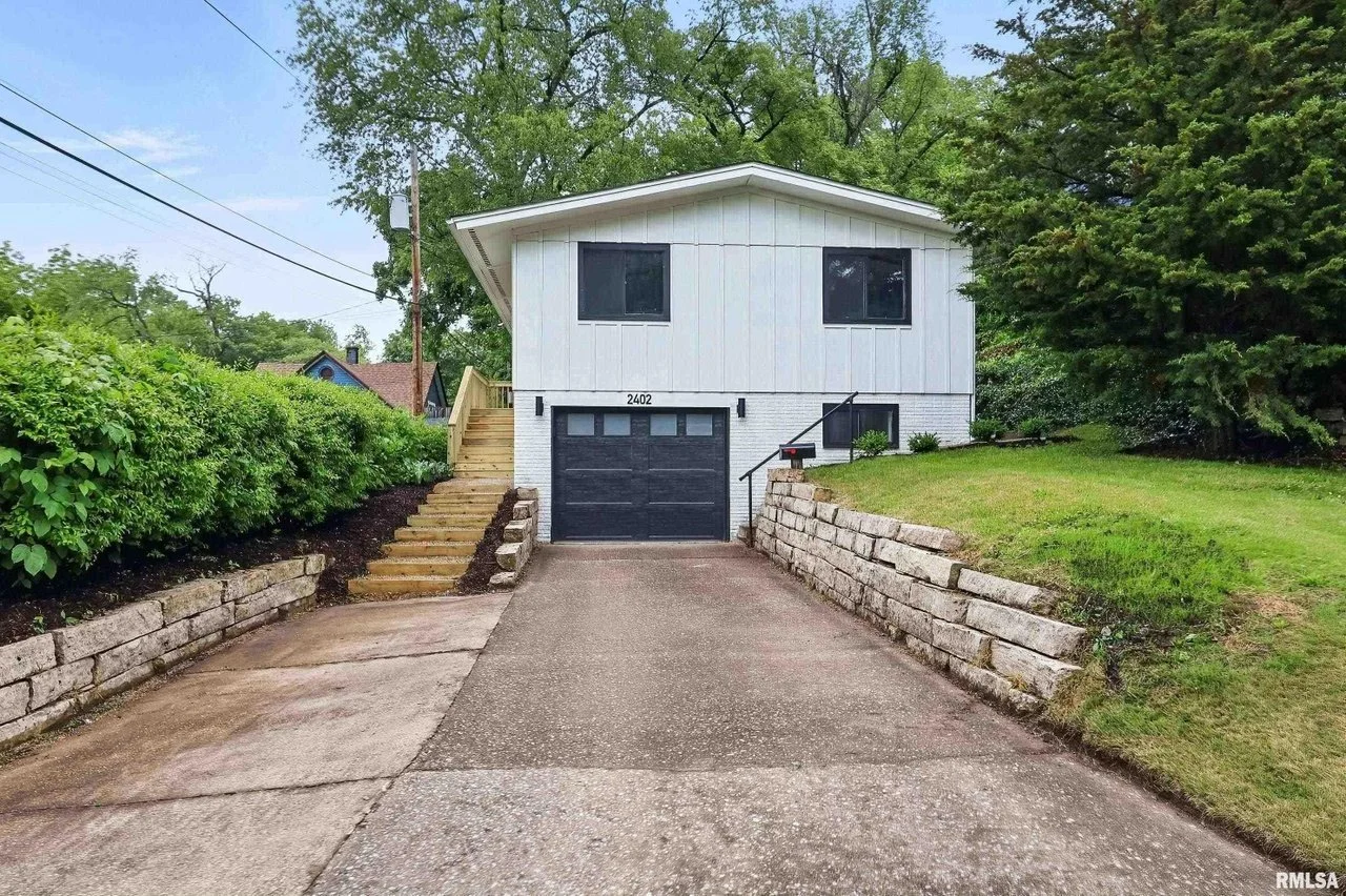A 1976 Wausau Home in Davenport, IA - $219,000