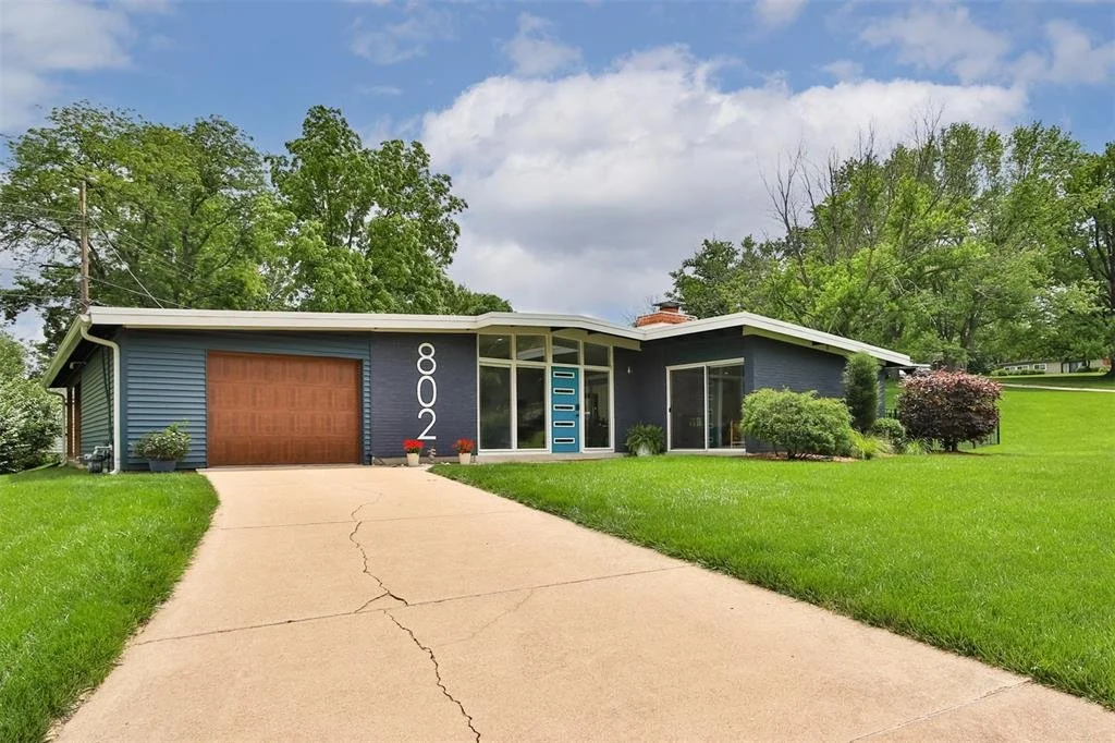 Mid-Century in STL - $575,000