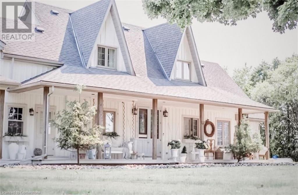 A Charming Home in Norfolk County, ON - C$1,275,000