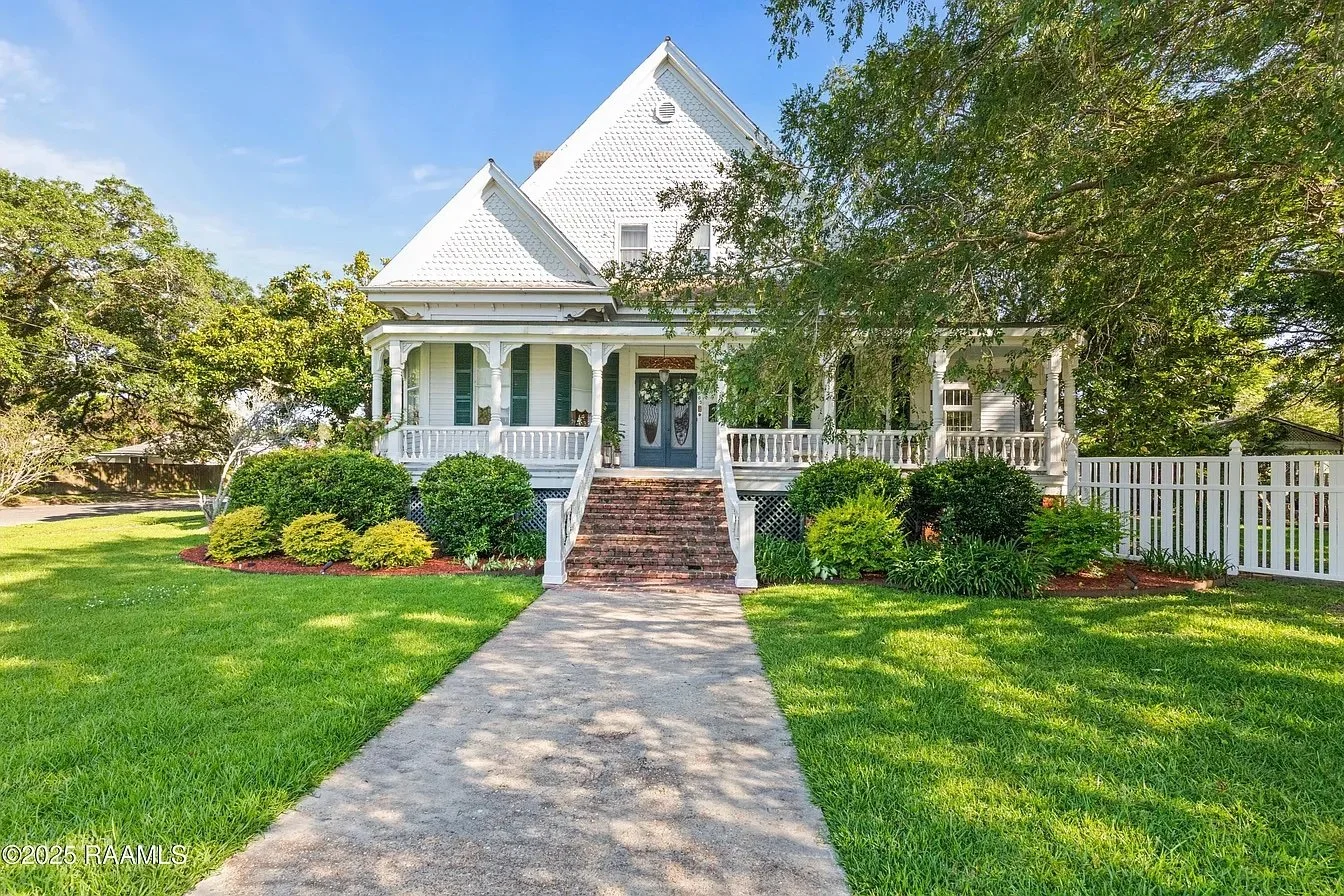 A 1902 Queen Anne Victorian in Crowley, LA - $475,000