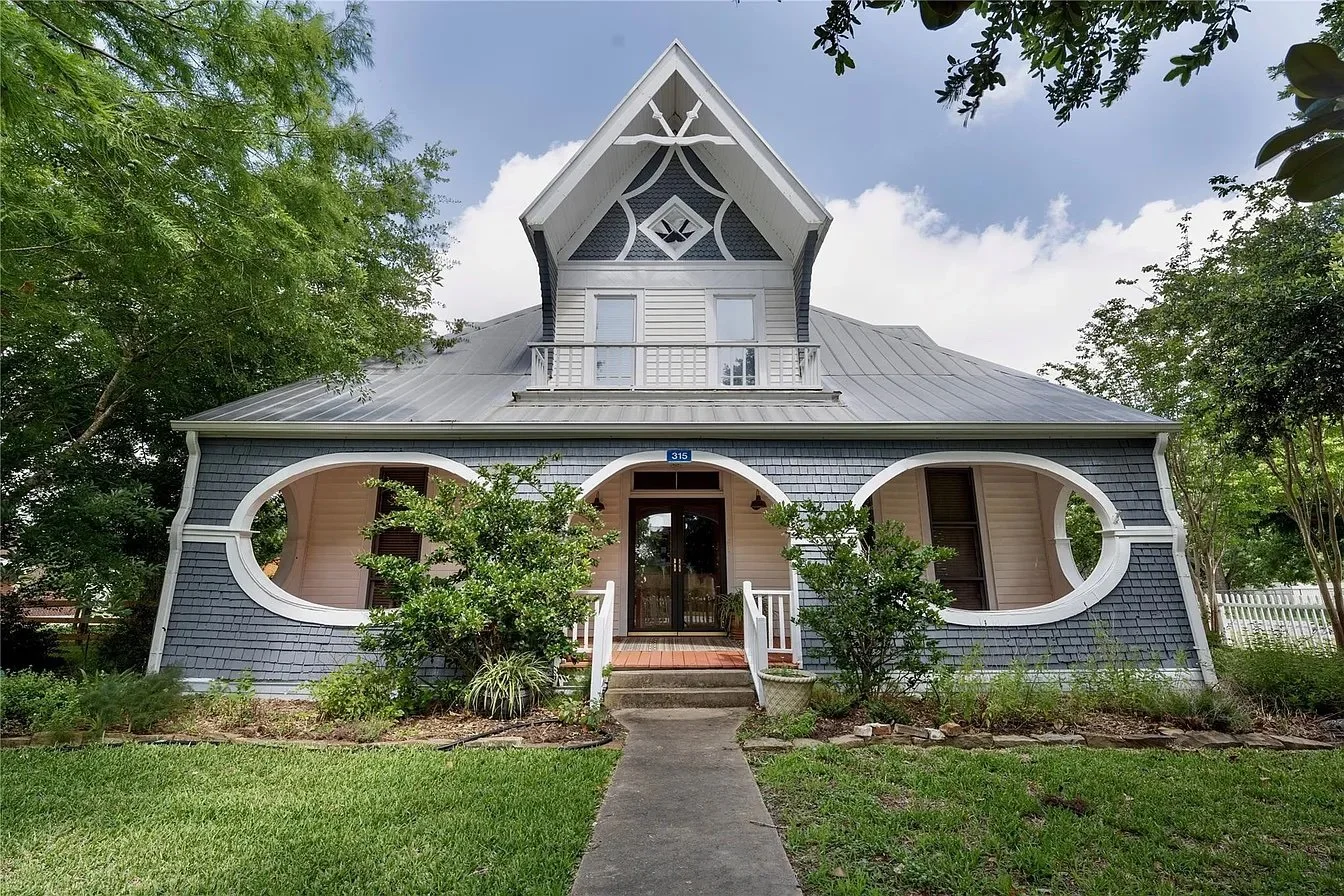 Timeless Character in New Ulm, TX - $498,000