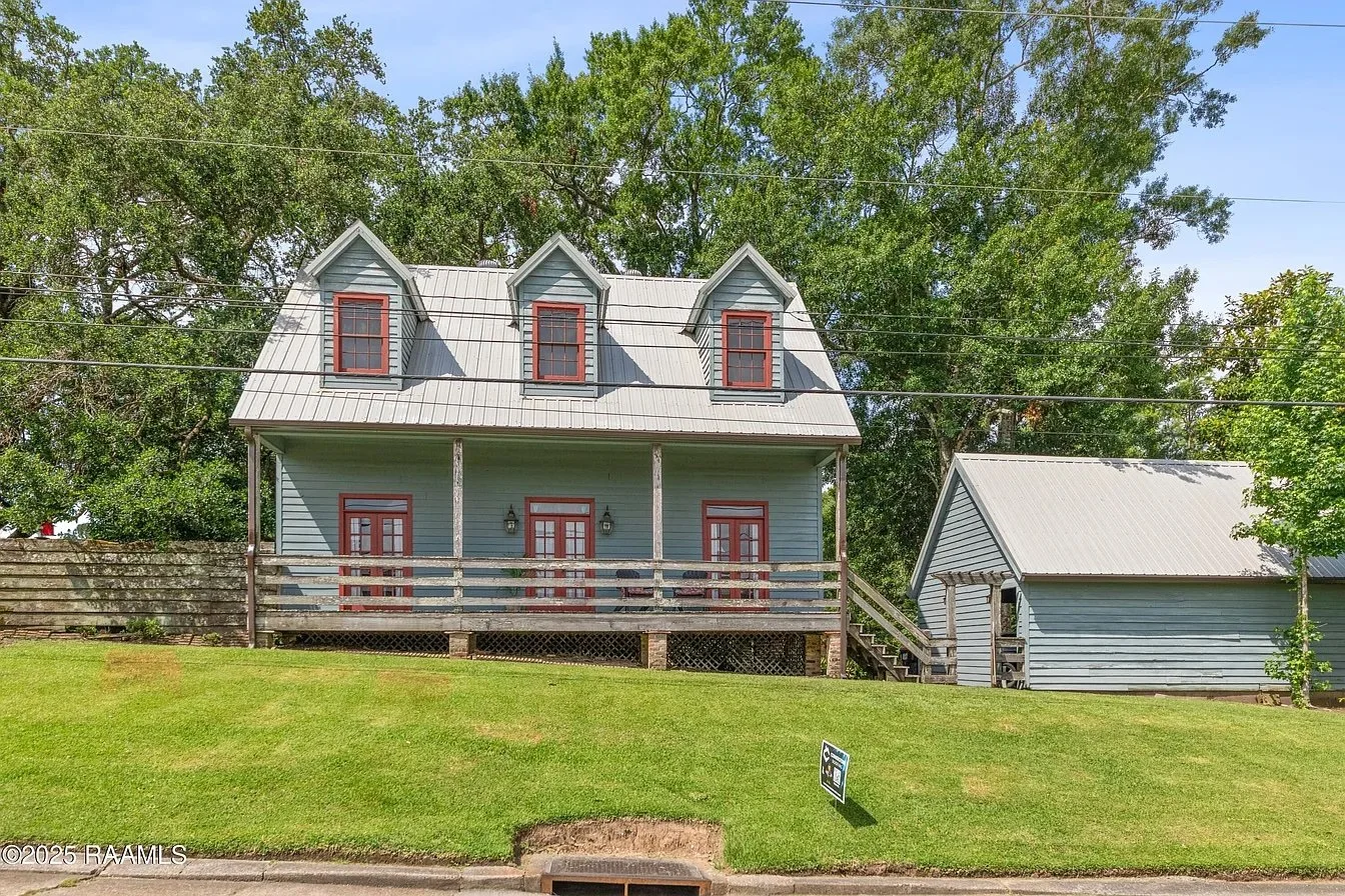 An Acadian Cottage in Lafayette, LA - $295,000