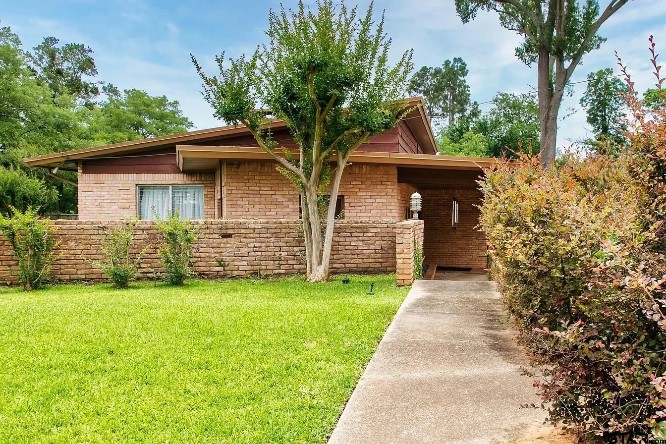 A 1952 Davis Wilcox Design in Tyler, TX - $275,000