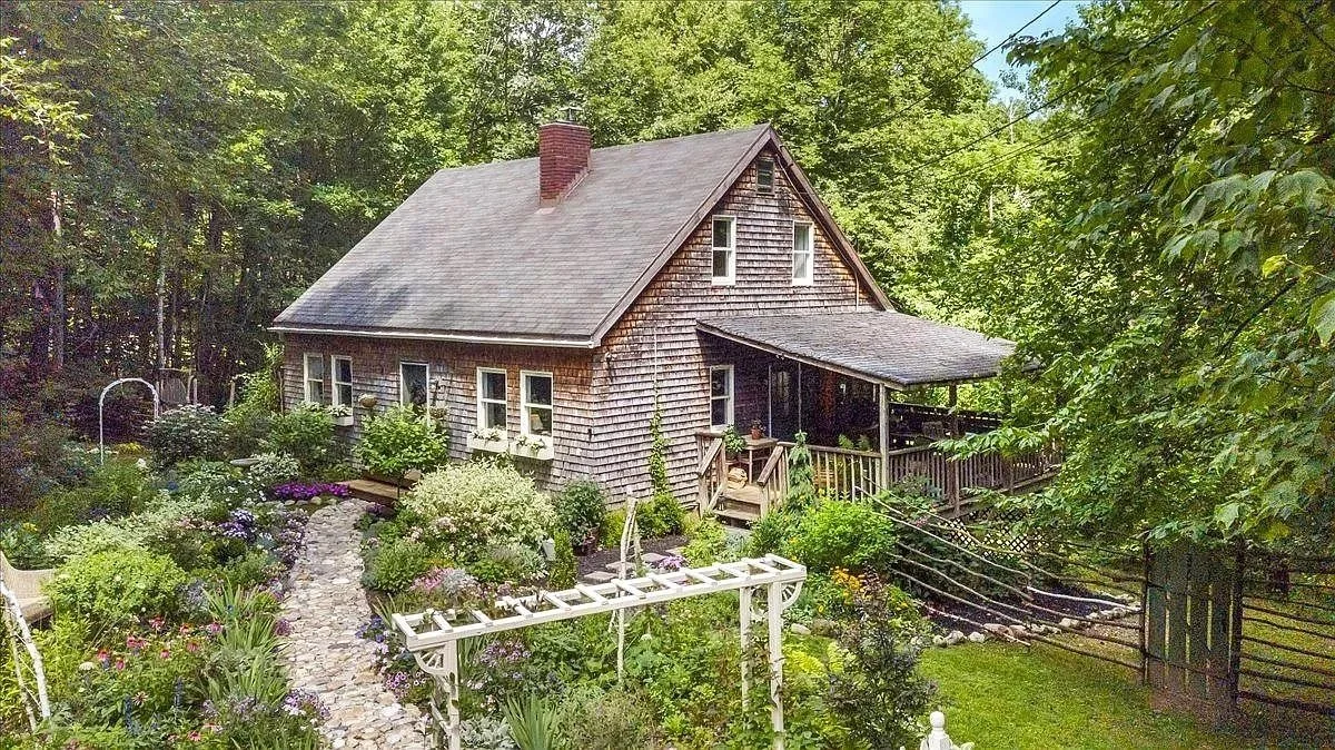 Over 3 Acres in Arlington, VT - $399,500