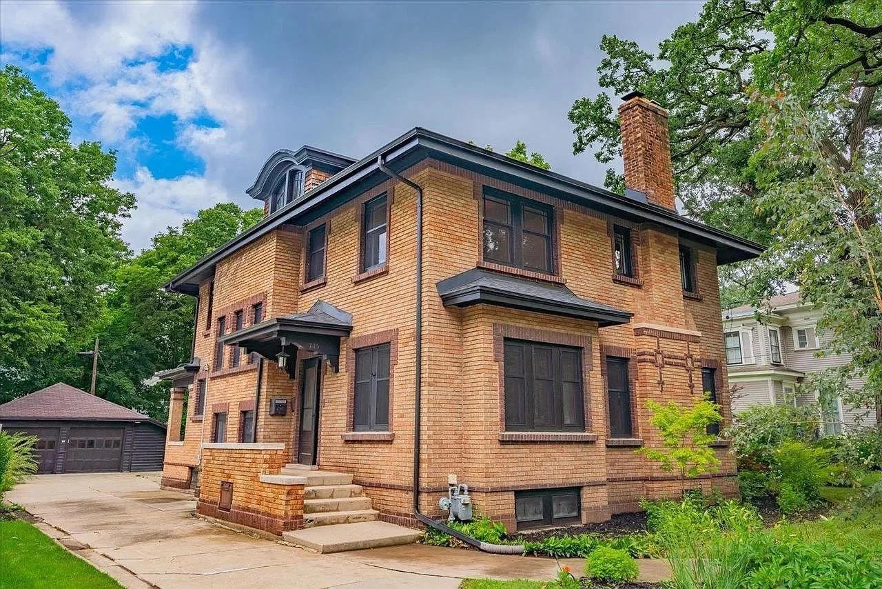 Period Details in Beloit, WI - $499,900