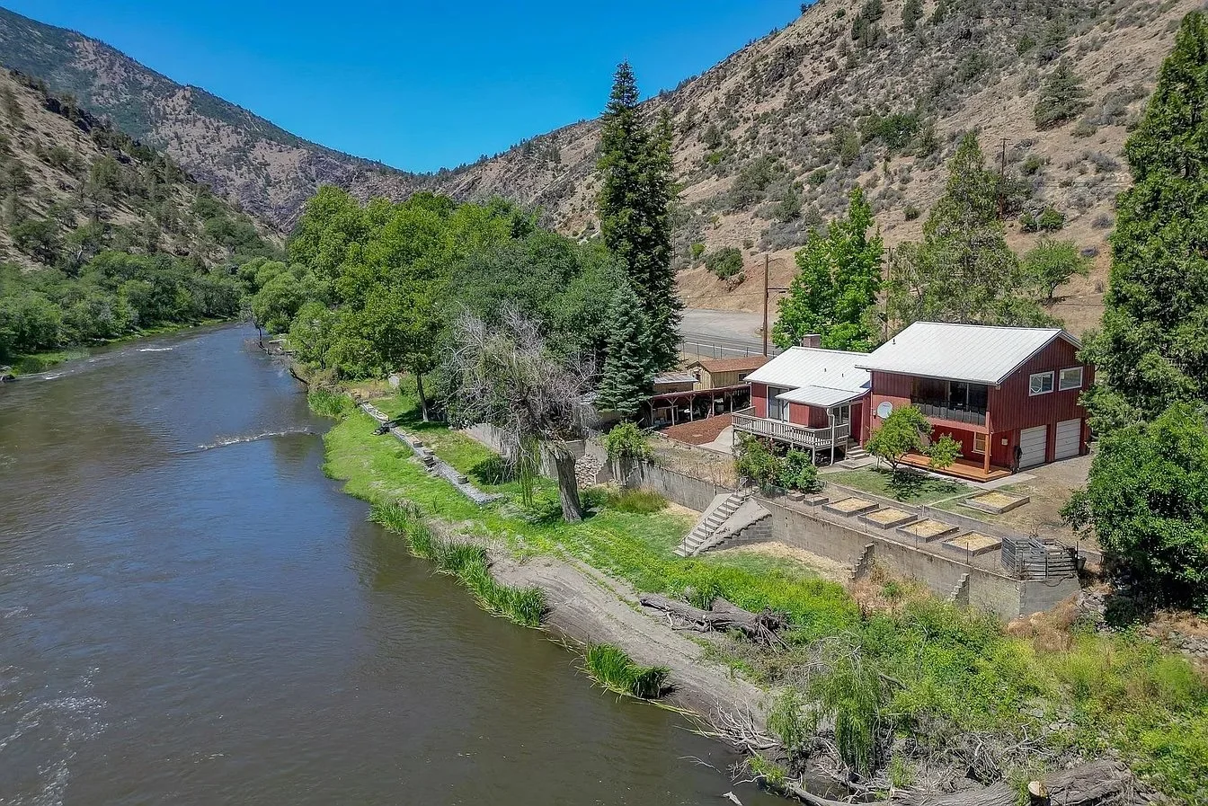 On the Klamath River in Yreka, CA - $259,000
