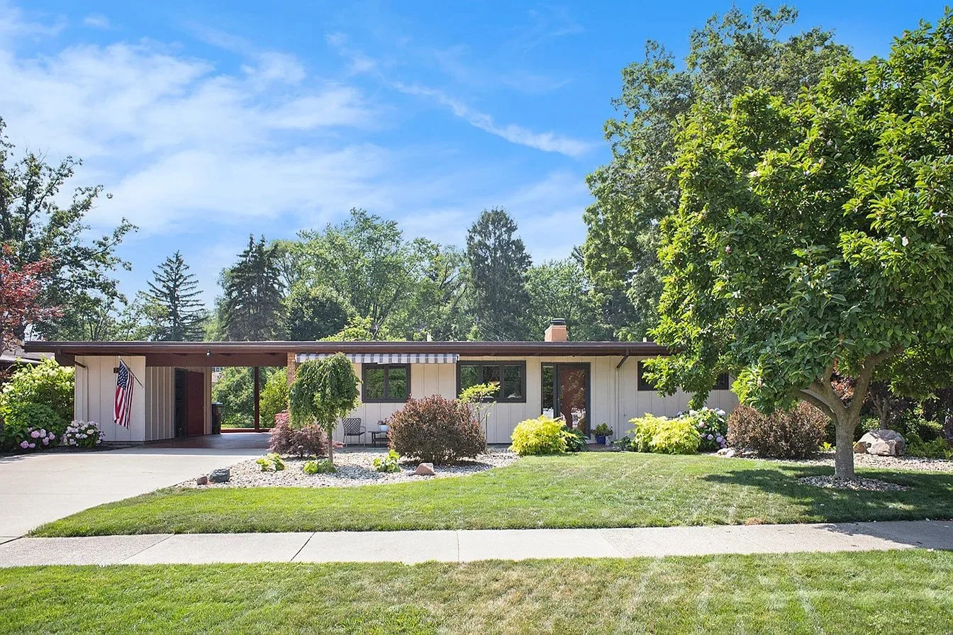 Mid Century in Saint Joseph, MI - $469,900