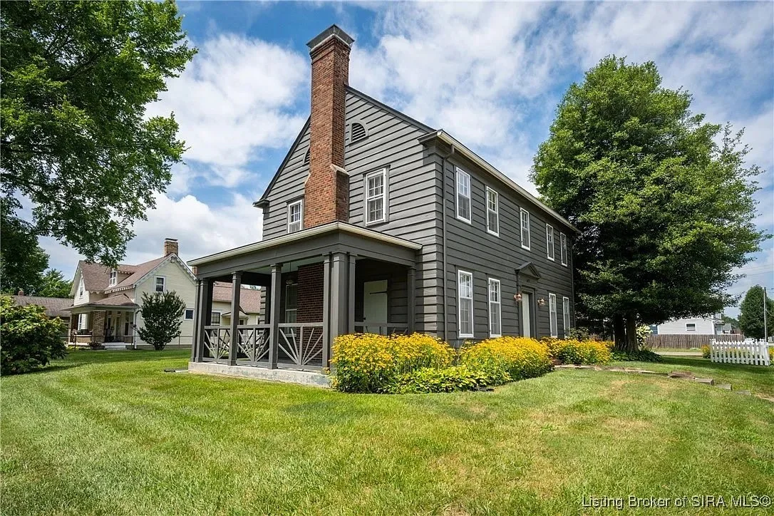 Period Details in New Albany, IN - $375,000