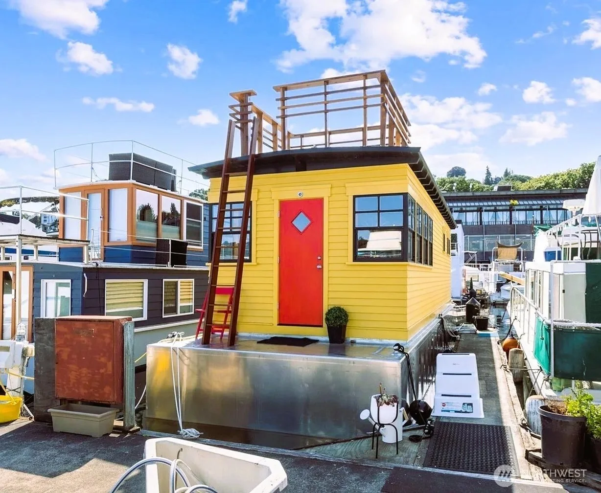 A Floating Home in Seattle - $420,000