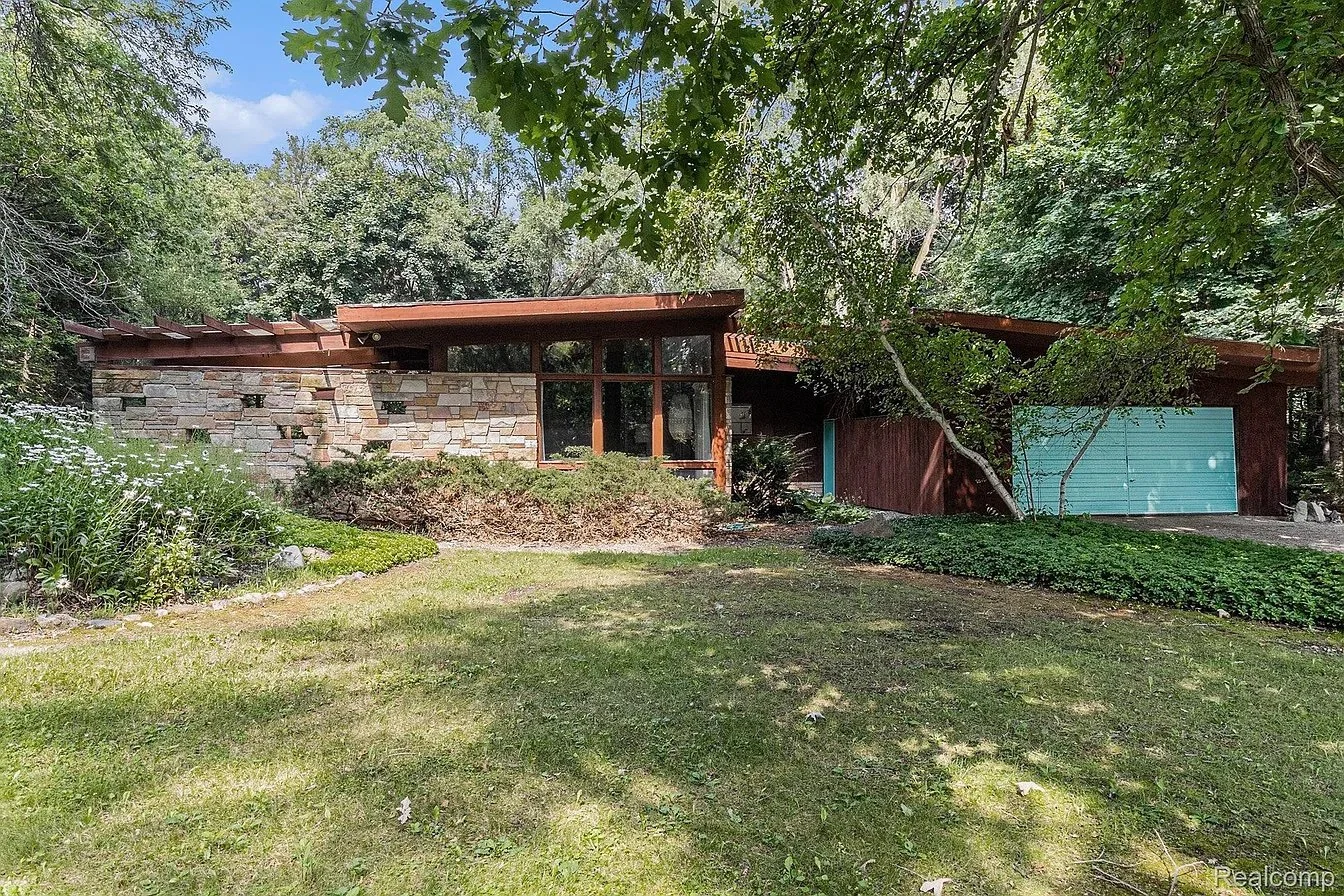 A Mid-Century Modern Home on 2.8 Acres - $449,500