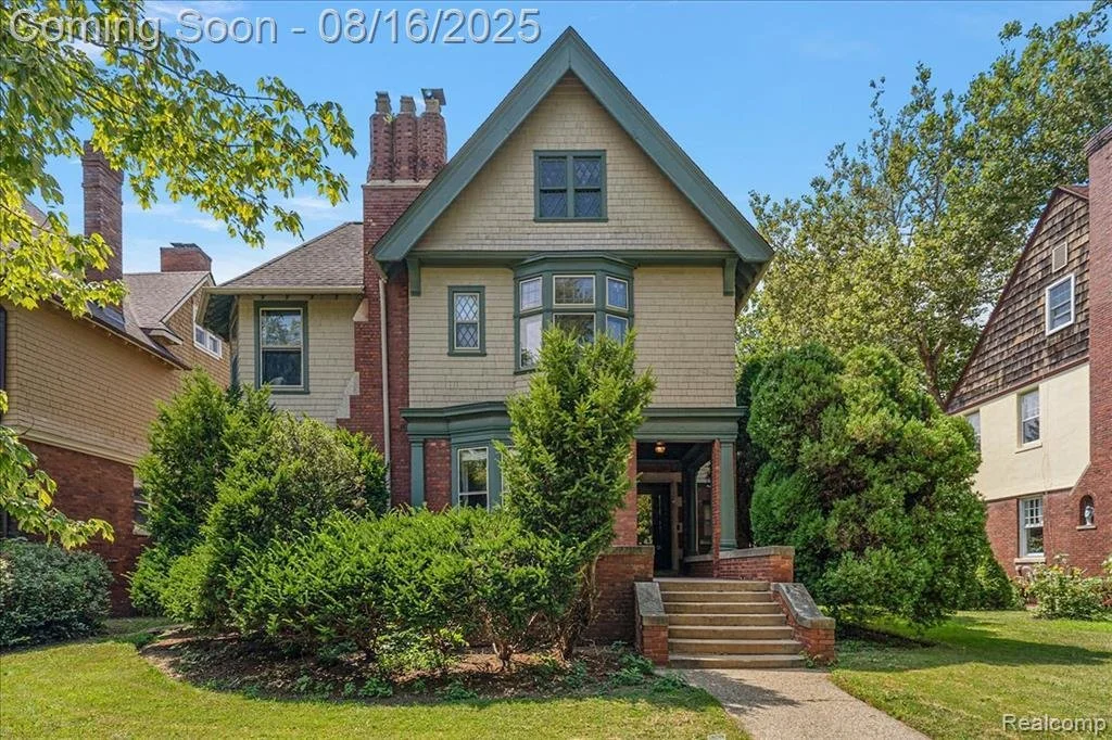 A 1902 Arts &amp; Crafts in Detroit - $850,000