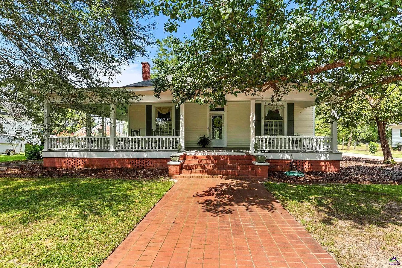 A Charming Home in Montezuma, GA - $310,000