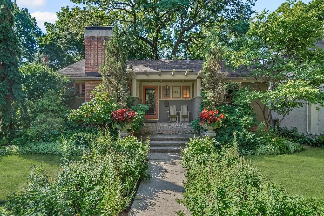 A 1911 George W. Maher Design in Chicago - $749,000