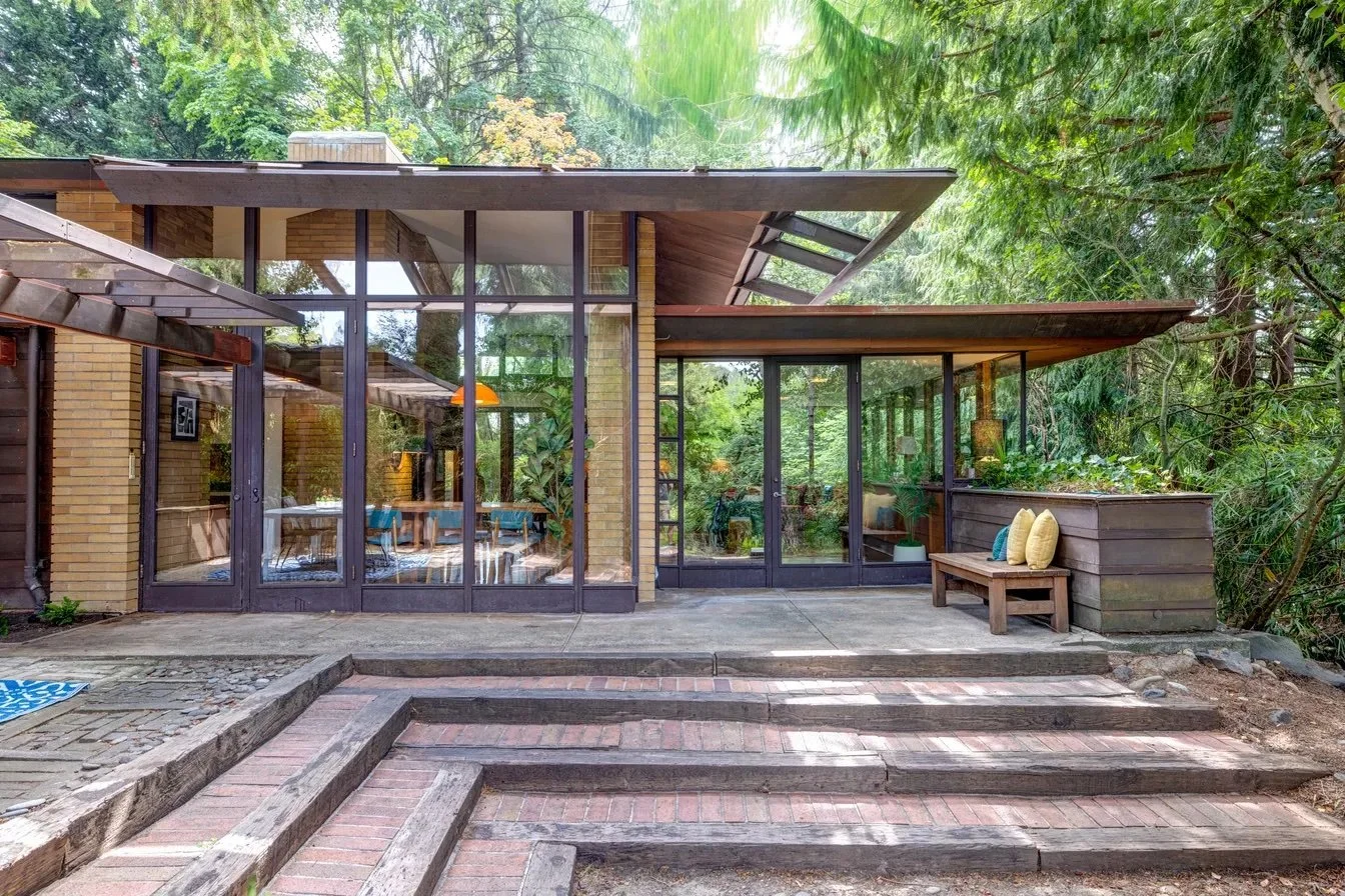 A 1961 Van Slyck Design in Seattle - $1,195,000
