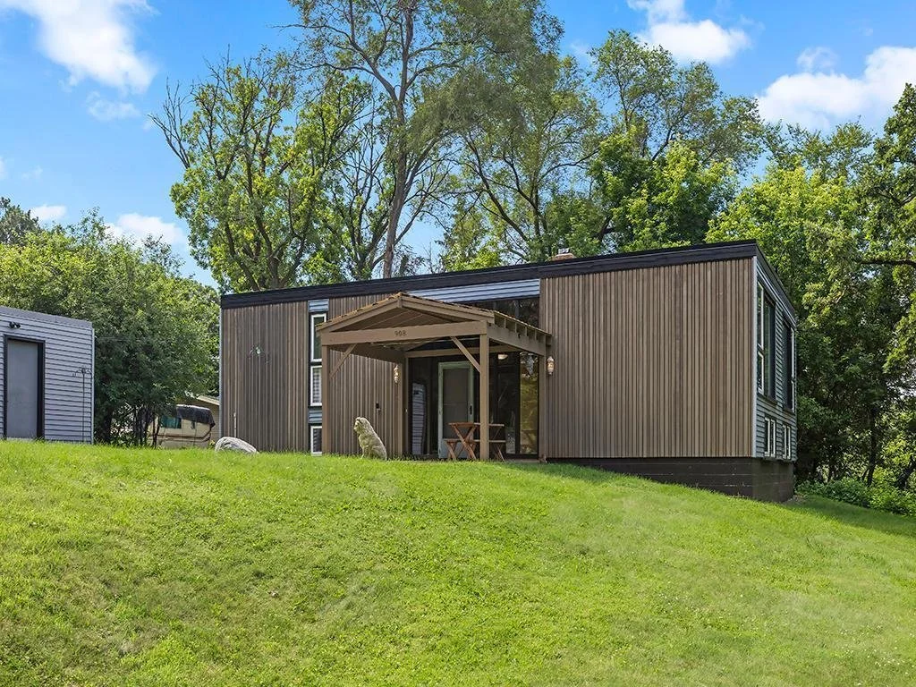 Mid-Century Modern in Saint Paul, MN - $375,000