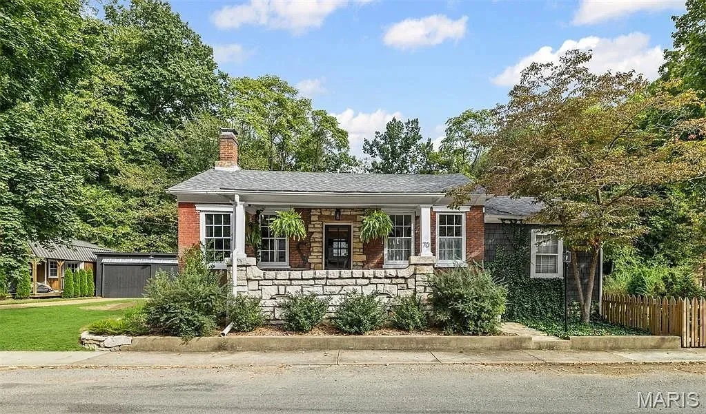 A Charming Home in Elsah, IL - $235,000