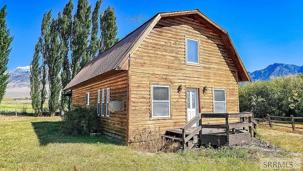 Lost River Mountain Range Views in Mackay, ID - $299,999