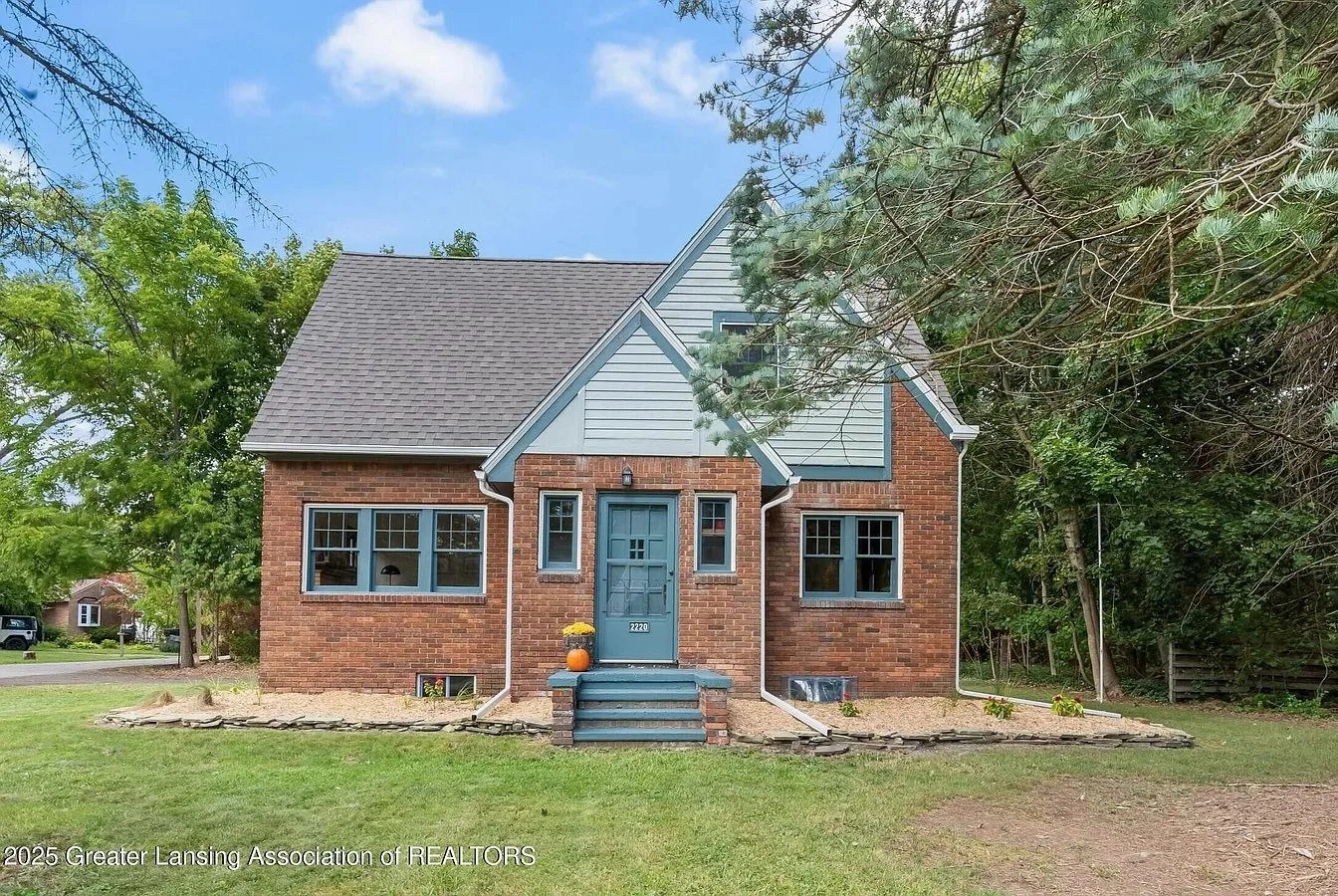 A Cozy Home in Lansing, MI - $255,000