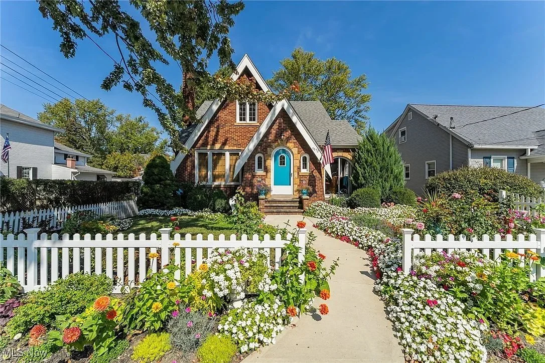 A Fairytale Front Yard in Vermilion, OH - $369,900