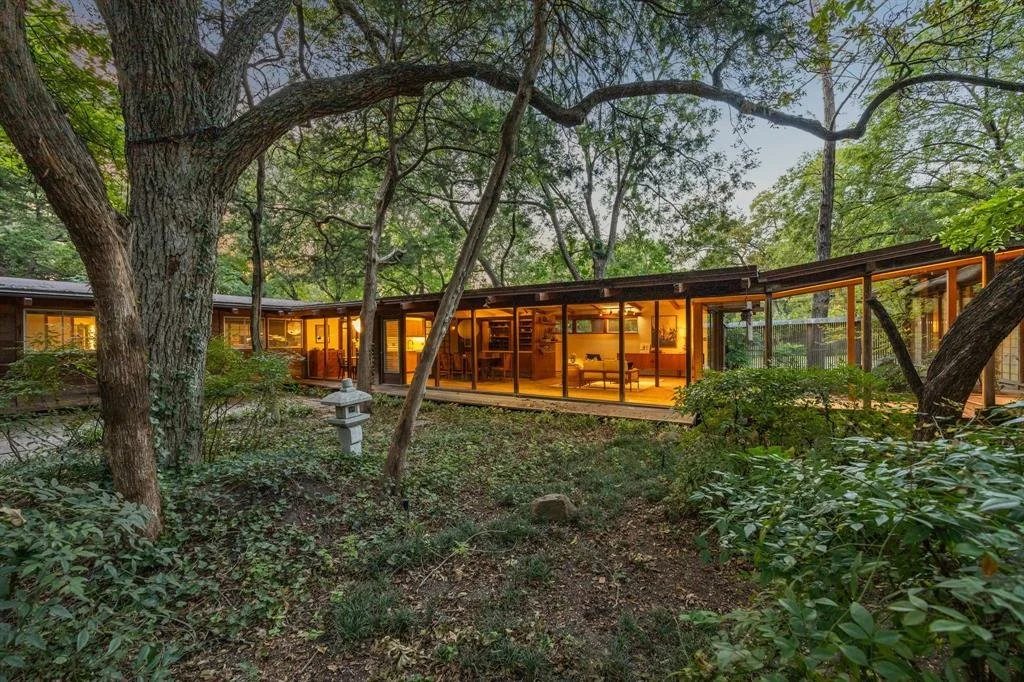 A Harry Matthies Design in Dallas - $725,000