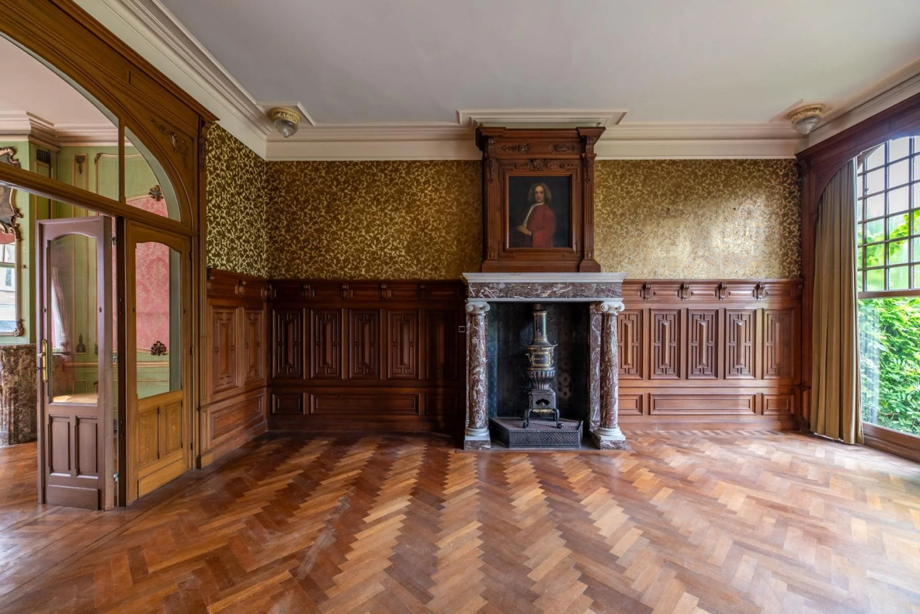 Historic Details in Belgium - € 975,000