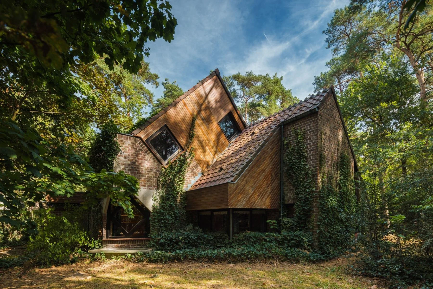 A 1981 Architectural Beauty in Belgium - €550,000